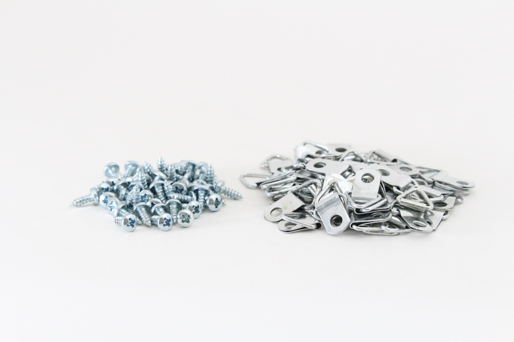 Medium Hangers with Screws (qty50)
