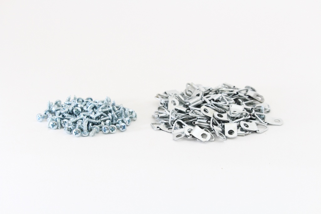 Medium Hangers with Screws (qty100)